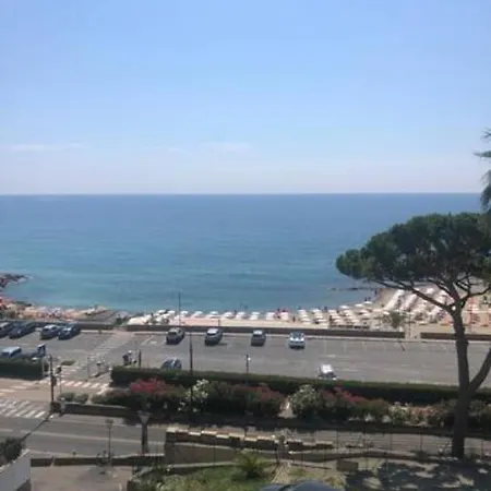 Guisci House - Free Private Parking Apartment Sanremo